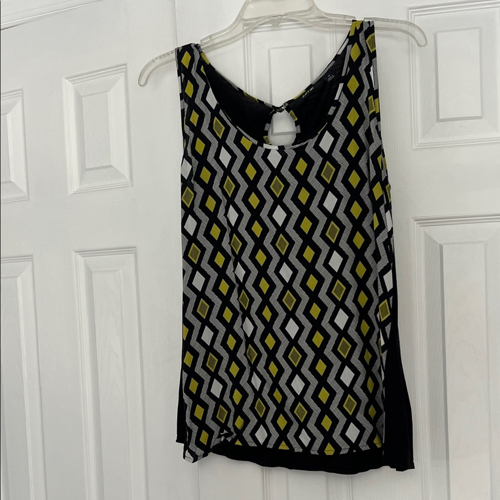 Stylish Sleeveless Geometric Top - Black, White, Yellow